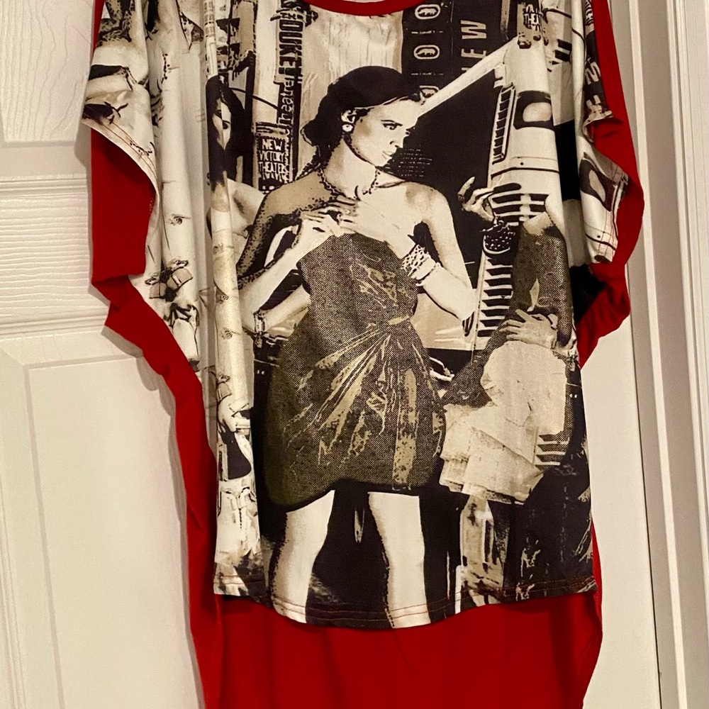 Red Graphic Print Women's Top